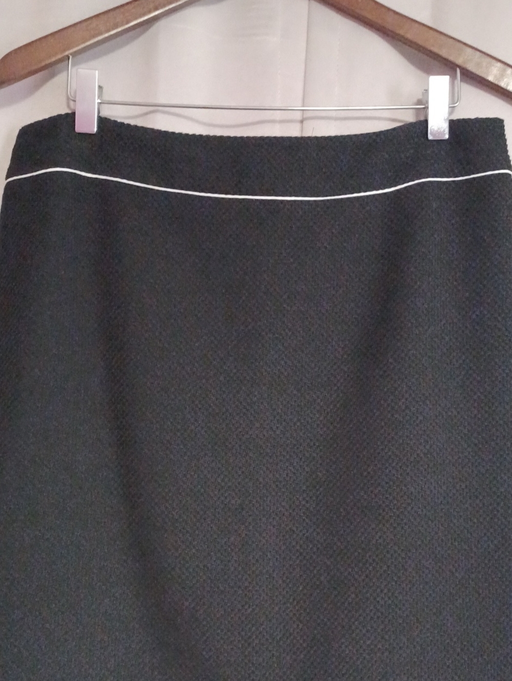 WHBM Black Textured Knit Mini Pencil Skirt White Piping Trim Size 10 - Picture 3 of 15